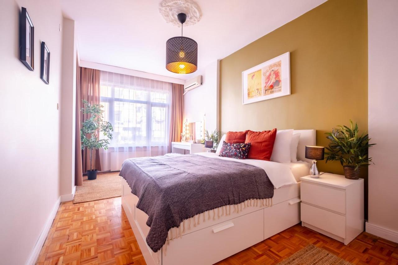 Chic Flat With Balcony Near Moda Shore Istanbul Eksteriør billede