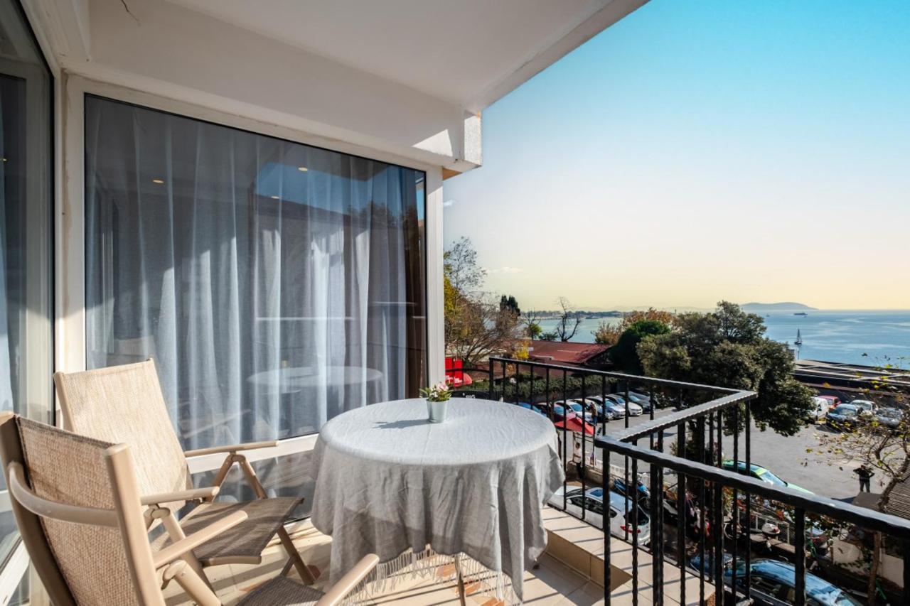 Chic Flat With Balcony Near Moda Shore Istanbul Eksteriør billede